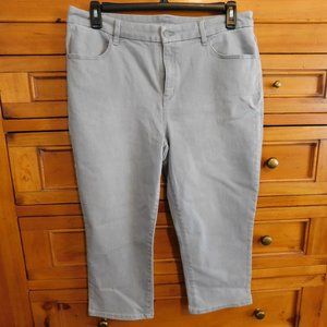 Chico's Perfect Stretch Girlfriend Slim Leg Capri